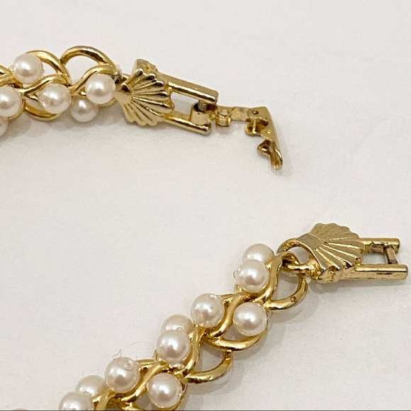 Richelieu Fan Shell Clasp Gold Faux Pearl Bracelet - Picture 15 of 16